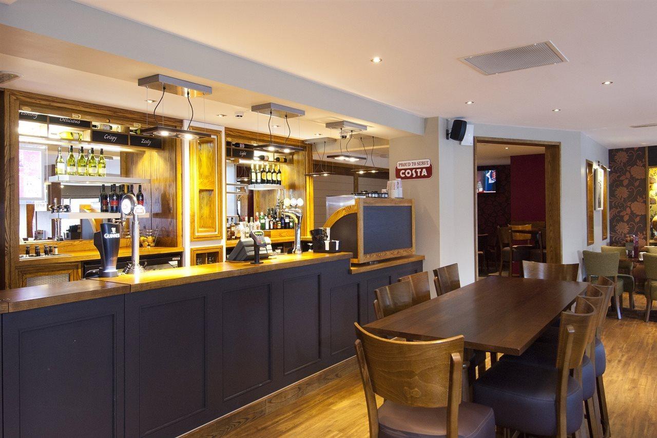 Premier Inn Bradford Central Экстерьер фото